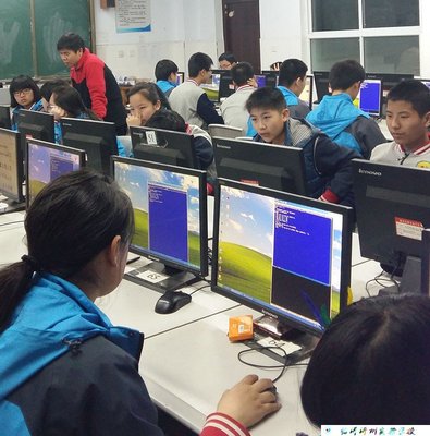 我校“信息學(xué)奧賽培訓(xùn)班”正式開(kāi)課，編程教學(xué)助力學(xué)生成長(zhǎng)